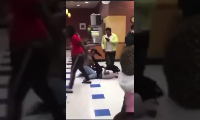 WALMART FIGHT *MUST WATCH* HOOD FIGHTS #shorts