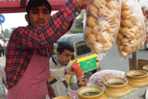 " Dilkhus Panipuri Wala " | Amazing Way Selling Panipuri in Surat | 30 Rs/ Plate |Indian Street Food