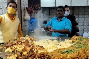 " Pandit Chaat Bhandar " | Preparing Huge Alu Tikki Chaat | Price 30 Rs/ Plate | Lucknow UP