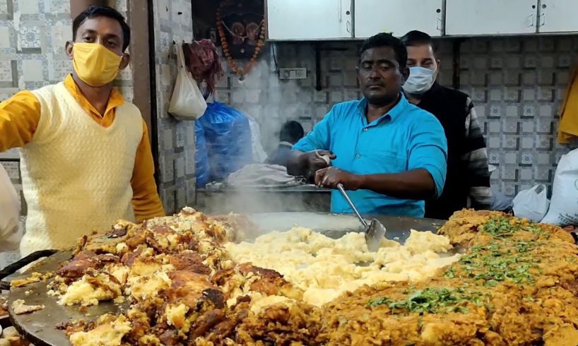 " Pandit Chaat Bhandar " | Preparing Huge Alu Tikki Chaat | Price 30 Rs/ Plate | Lucknow UP
