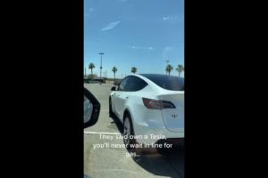 TESLA NEAR DEATH, CRASHES and FAILS (2022) HOLY SHIT!