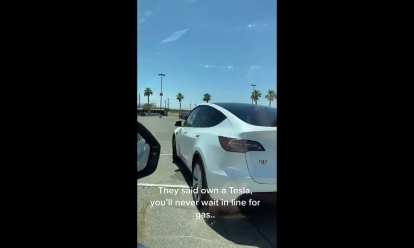 TESLA NEAR DEATH, CRASHES and FAILS (2022) HOLY SHIT!