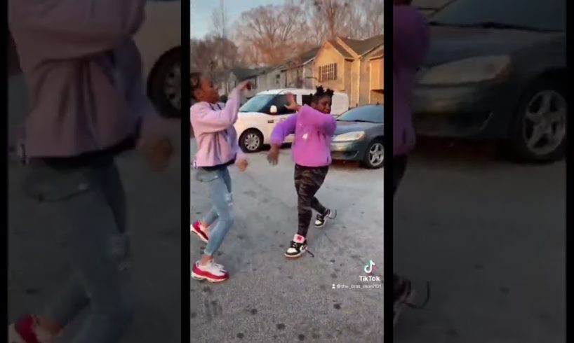 The craziest fight ever a girl got dragged 😰😰