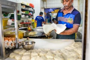 Best Singapore Food - GIANT Murtabak at Singapore Zam Zam!