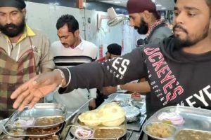 " Sardar Ji Ke Mashoor Chole Bhature " | Lucknow Famous Kulche | Alu 45 Rs/ - Paneer 80 Rs/