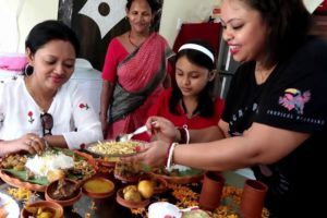 Ajke Soja " Subholaxmi Hensel " Dhuke Porlam | Anek Khabar | Veg - Fish - Chicken - Muuton Thali