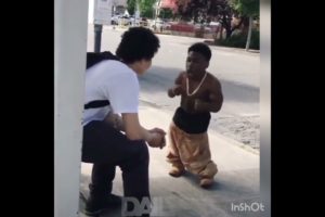 little man bullying dudes on the blocc #comedy #funny #hoodfights #fights