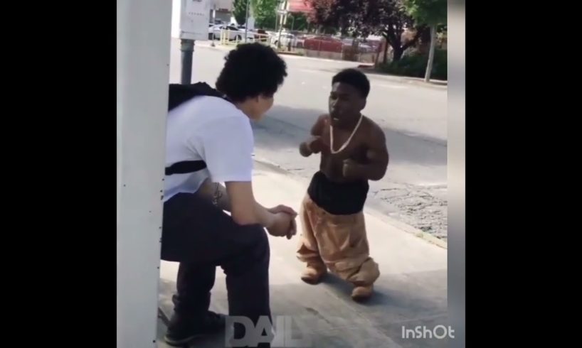 little man bullying dudes on the blocc #comedy #funny #hoodfights #fights