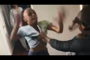 Hood fight ( 14 year old beats up grown woman) Must watch ‼️‼️‼️‼️