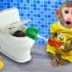 Monkey baby Bi Bon cleans the toilet and living room, plays with Cheese on the farm | Animal HT
