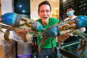 Monster-Sized SINGAPORE CHILLI CRAB!! 🦀 Original + Best Chilli Crabs in Singapore!!
