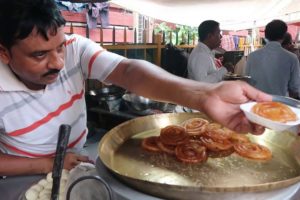 Garma Garam Hing Kachuri in Kolkata Street | 25 Rs/ Plate | Indian Roadside Food