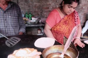 Hard Working Bengali Husband Wife | 2 Paratha with Ghugni 12 Rs/ | Street Food Salt Lake Sector V