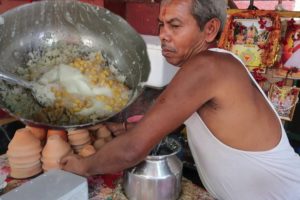 Hardworking 70 Years Old Bengali Man | Selling Dahi Chira | Kolkata Street Food ( Beside GPO )