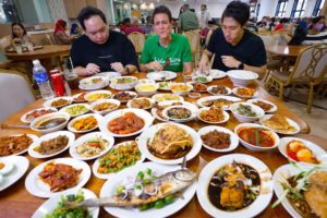Malay FOOD CHALLENGE in Singapore!! 51 Dishes with Singapore’s Top Competitive Eater!!