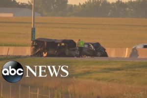 7 people died in head-on crash on Illinois highway, including 5 children