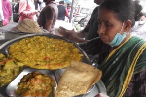 80 Years Old Most Hard Working Kolkata Woman | Khichuri Rice @ 30 rs plate | Indian Street Food