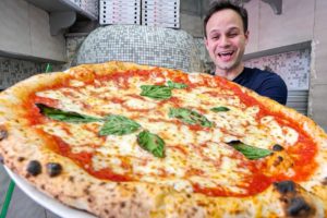 Most EXTREME Street Food in Italy - The ULTIMATE Street Food Tour of Naples w @CulinaryBackstreets !