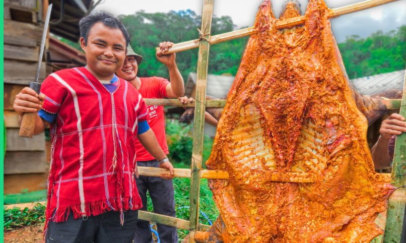 Thai Tribe Cooks GIANT Pig Whole!! Rare Karen Village Food!!