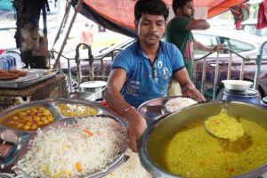 Super Tasty Khichdi in Kolkata Street | Fried Rice 40 Rs/ & Khichuri 25 Rs/ | Indian Roadside Food