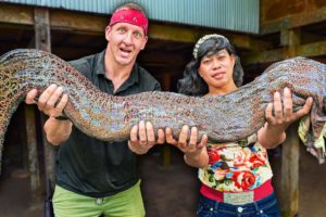 Giant Slimy Eel!! Insane Indonesian Food of the Bugis Tribe!!