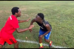 HOW FOOTBALLERS FIGHT FOR A LONGBALL IN THE HOOD⚽️