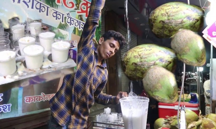 Mar Mar Ke Coconut Ka Halat Kharap Kar Dia | Nariyal Malai Sharbat 60 Rs/ | Indore Sarafa Bazar