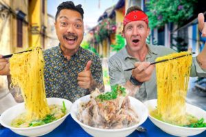 Saigon HIDDEN Noodle Tour!! Must Try Before You Die!!
