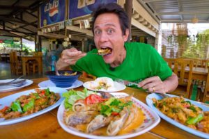 Thai Street Food!! 🌶️ SPICY JUNGLE CURRY in Kanchanaburi - Thailand's Best Ever Food!!