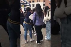Indian girl fight with Italian girls 😯 oderzo bus stop