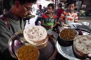 Joy Maa Tara - Kolkata Mother Selling Best Lunch Only 37 Rs/ | Tandoori Roti - Chana Paneer - Rice