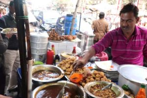 Look at This Man | Charming Kolkata Hawker Selling Fast Food | Chicken Rice 40 Rs/