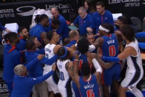 Mo Wagner starts ALL IN FIGHT after shoving Killian Hayes into crowd 😱 Pistons vs Magic