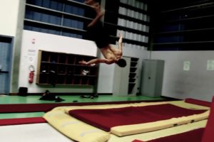 incredible TRIPLE BACKFLIP on TRAMPO ( People are Awesome)