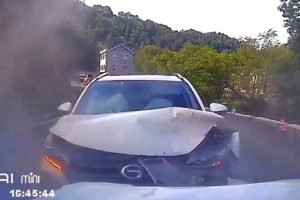 Idiots in Cars 6 (Dashcam videos)
