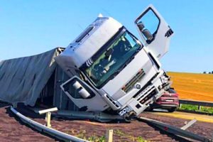 Insane Car Crash Compilation 2023: Dashcam Footage of Stupid Drivers #34