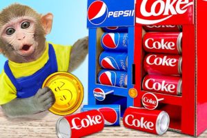Baby Monkey KiKi playing with Coca vs Pepsi Vending Machine and go to the toilet | KUDO ANIMAL KIKI