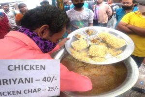 Can You Imagine Chicken Biryani 40 Rs/ Plate | Famous Dumdum Station Kaka - Now in Airport Gate No 2