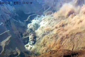 HUGE Mine Collapse in Northern China - Feb. 22, 2023 内蒙古矿山坍塌