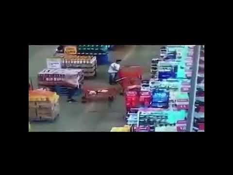 Lady continued to hit the man with her cart repeatedly and got a cart thrown in her face