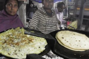 Mom & Son working together - 2  Egg Omelette @ 20 rs - Ranchi Street Food