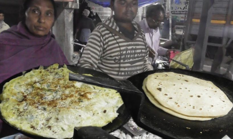 Mom & Son working together - 2  Egg Omelette @ 20 rs - Ranchi Street Food