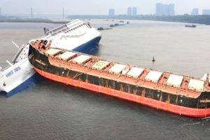 SHIP & BOAT CRASH COMPILATION 2023 - SHIP IN STORM 2023 - BEST SHIP LAUNCH - SHIP CRASHING 2023