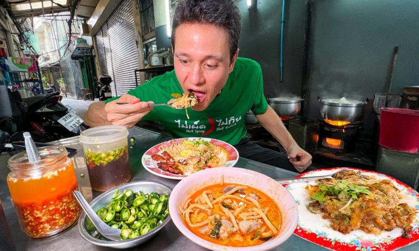 Thai Street Food - 5 MUST EAT Foods in Chinatown, Bangkok!! (Local Favorites Only!)