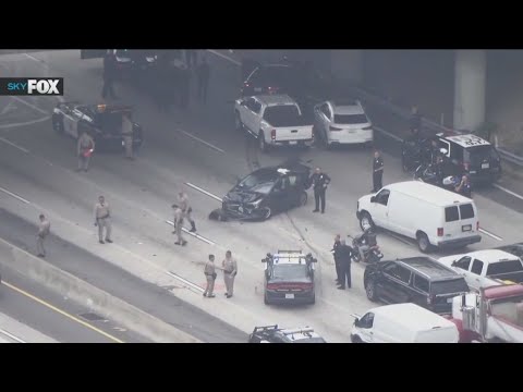Police chase ends in multiple-vehicle wreck on 10 Fwy