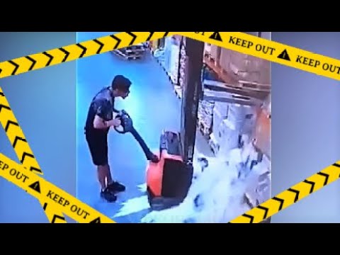 TOTAL IDIOTS AT WORK 14