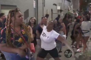 Group of girls fights in the street(hood). Ladies street fights. (compilations)
