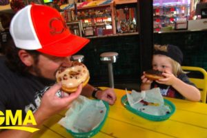 Dad and toddler have fun day out in Cleveland l GMA