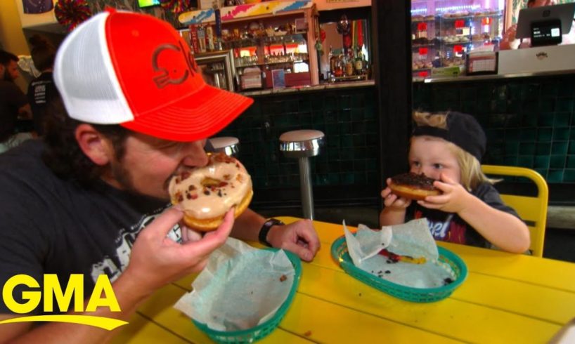 Dad and toddler have fun day out in Cleveland l GMA