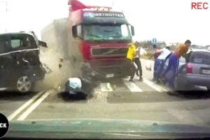 555 Moments Of Idiots In Cars Got What They Deserved! Instant Karma!